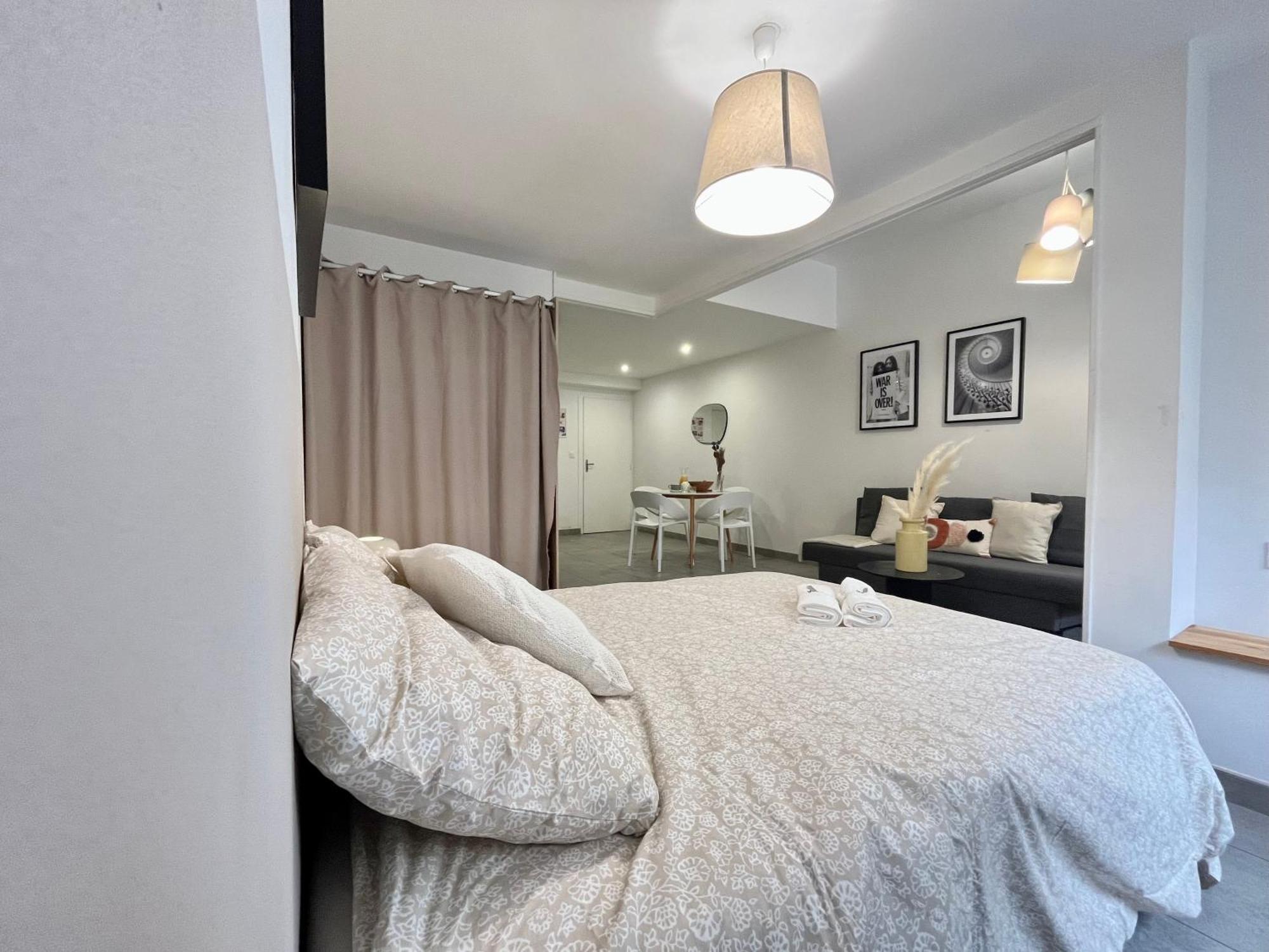 Suite Danbury ليون المظهر الخارجي الصورة