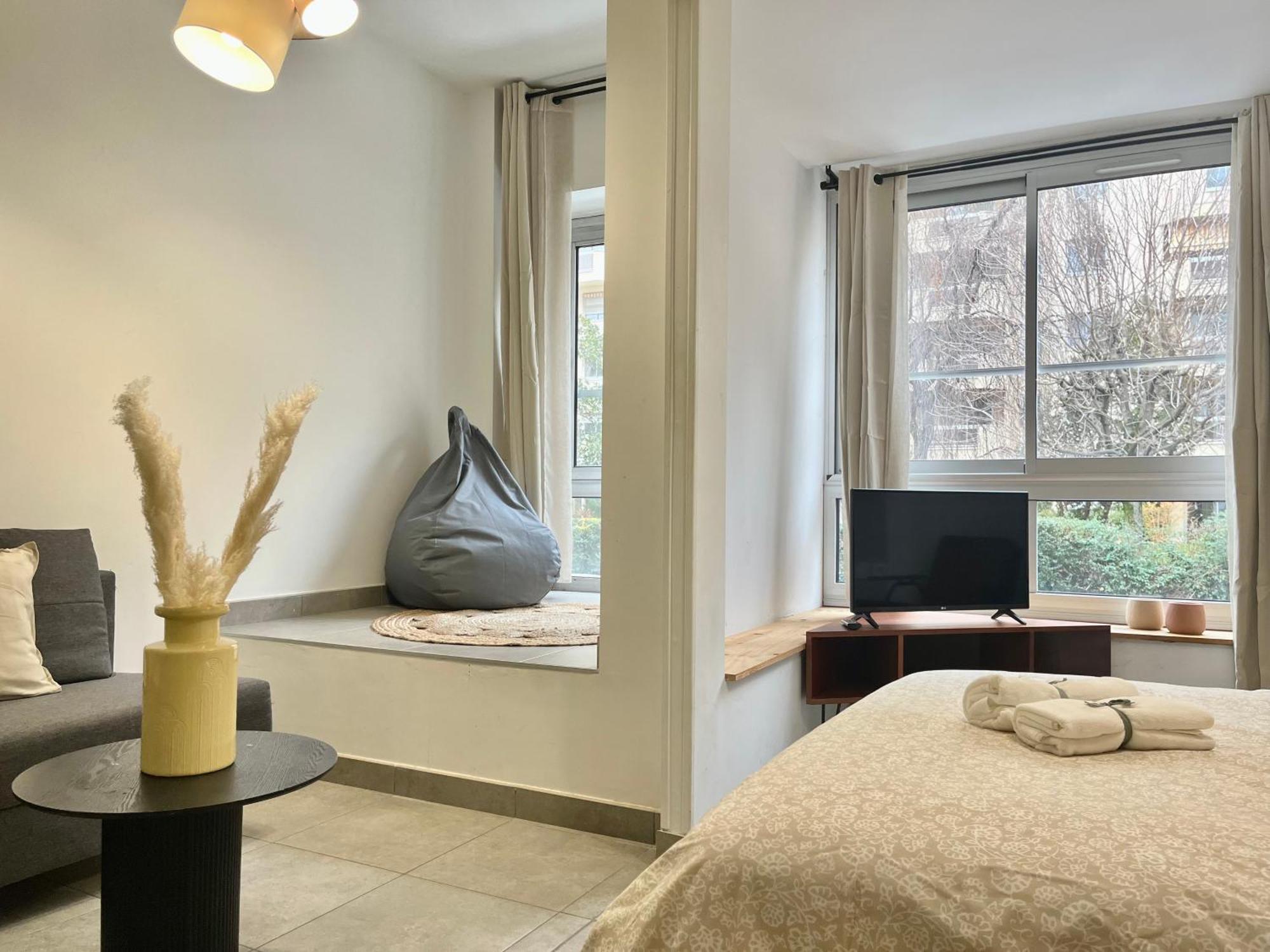 Suite Danbury ليون المظهر الخارجي الصورة