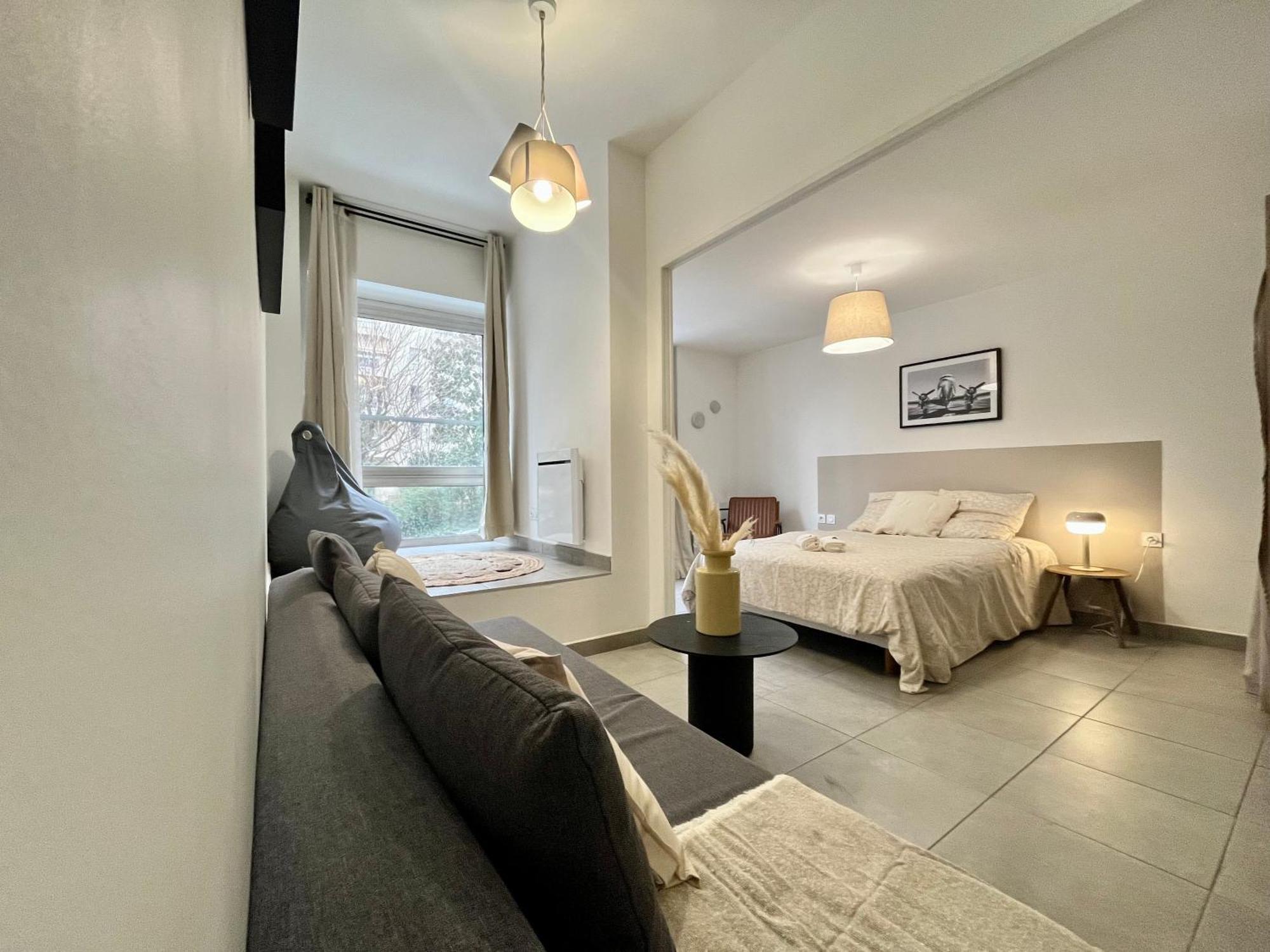 Suite Danbury ليون المظهر الخارجي الصورة